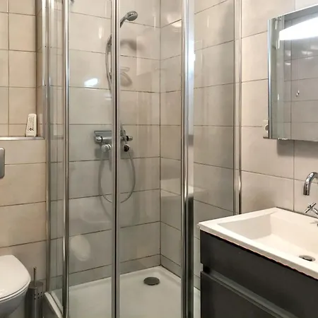 De 2 A Paris A 100 M De La Avec Vue Sur La Terrasse Amenagee Et Wifi Apartment *